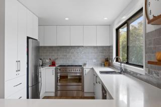 Shangri La - Surf Parade - Beachfront - Inverloch - 6