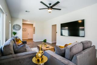 New 2022 Home, Close to Strip - Las Vegas - 8