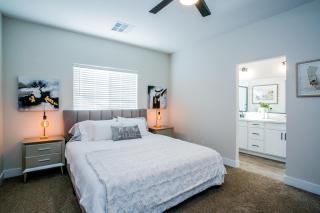 New 2022 Home, Close to Strip - Las Vegas - 3