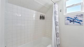 Midtown Flight Deck: 2BR Gem - Reno - 1