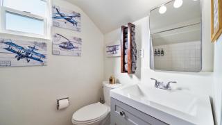 Midtown Flight Deck: 2BR Gem - 3