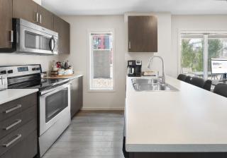 5 STAR Business Luxury Homeshare - Edmonton - 1