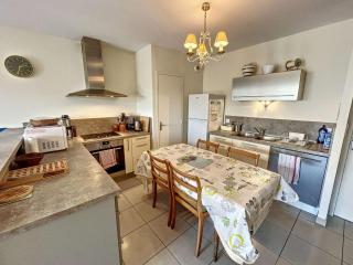 Appartement PMR avec Terrasse au Cœur de Granville, Proche Plage et Port - FR-1-361-508 - Granville - 2