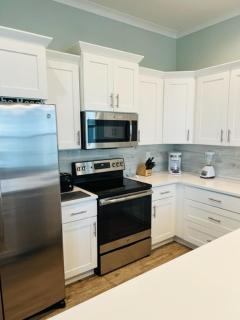 2 Bedroom Dog Friendly Cottage with Bunks, Sleeps 10, Heated Outdoor Pool, Walk to Beach - Gulf Shores - 1