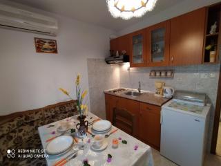 Charming Apartment in Vinisce with Jetty - Vinišće - 3