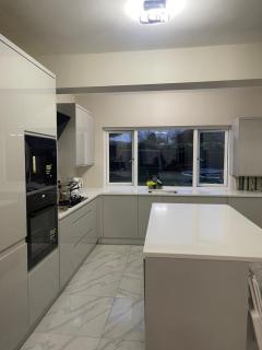 One Bedroom in Spacious Bungalow, Free Parking & Private Entrance - 8