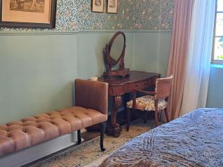 Portland Manor - 3