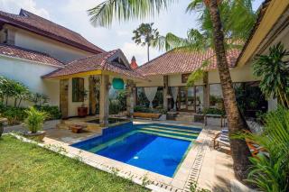 Villa CHANDI 2 - Legian - Seminyak - 5 Bedroom 4 Bathroom Villa - Great Location ! - Seminyak - 3