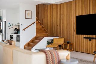 Chic Beachside Abode, Sunrise Beach - 2