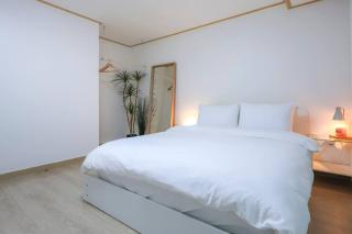 Modern and Comfy House/ Hongik St. Exit 2 10min - 3