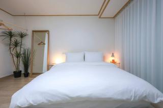 Modern and Comfy House/ Hongik St. Exit 2 10min - Seoul - 0