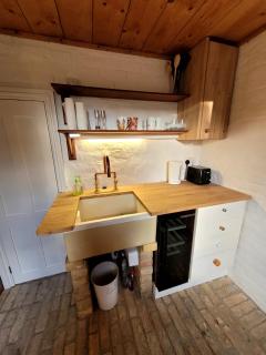 The Lookout: Cosy Compact Cottage - Totland - 3