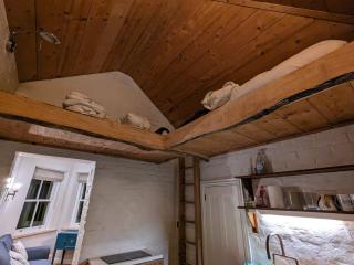 The Lookout: Cosy Compact Cottage - Totland - 1
