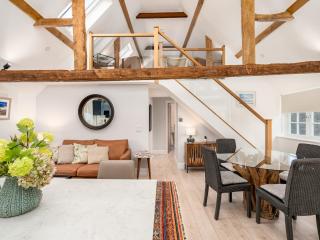 Converted Hop House Apt - Old Amersham - Chilterns - Pass the Keys - 0