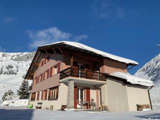 Swiss Alpine Hideaway - 8