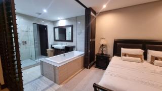 Accommodation Front - Grand Penthouse with Panoramic Views - 5