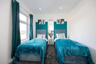 Stunning Bolton Abode - Cinema Experience - Parking - 9