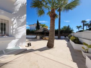 Private Luxurious Villa Walking Distance to Puerto Banus - Marbella - 2