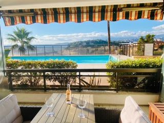 Superbe 2 pièces TERRASSE / PISCINE / VUE / PARKING - 1