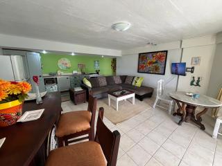 Waves Villa Guesthouse - Kingstown - 2