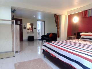 Living Room Guesthouse & Cafe Bar - Karon Beach - 6