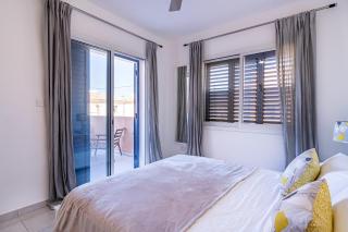 Summer Breeze holiday apartment with pool - 2