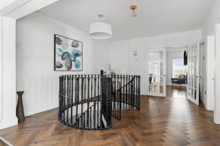 Stunning Property Seaviews, Private Pool & Parking - 1