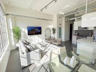 Modern Loft in DTLA - Rooftop Pool & Free Parking! - Los Angeles - 5