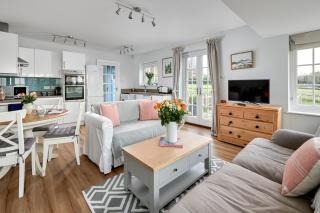 Garden flat near Goodwood with stunning views - 8