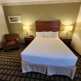Baymont by Wyndham Mackinaw City - 7