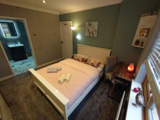 Lovely room with ensuite in a quiet house - Rayleigh - 0