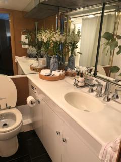 Luxury Afloat Yacht Paradise 3 bedrooms 3bath 5 beds with full Marina view - Los Angeles - 8
