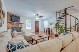 Mountainside Bliss Red River Getaway with Fireplace - 0