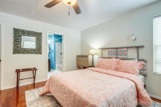 Mountainside Bliss Red River Getaway with Fireplace - 2