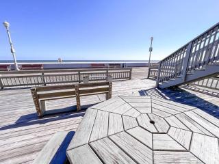 Ocean Front * Boardwalk * Giant Private Patio - 7