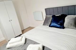 Cosy Luxurious 3 Bedroom House, Free Parking, Free WiFi, Private Garden, Free Netflix - Havering - 6