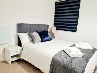 Cosy Luxurious 3 Bedroom House, Free Parking, Free WiFi, Private Garden, Free Netflix - Havering - 7