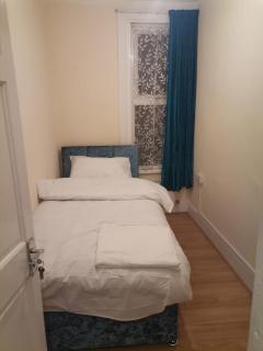 Single Bedroom near London Seven Kings Train Station - 0