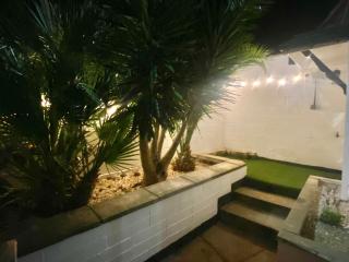 Bournemouth's Hidden Garden Apartment - 8