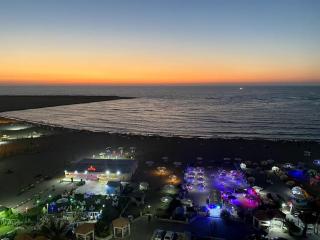 3-Bedroom Apartment with Stunning Sea-Side View - 6