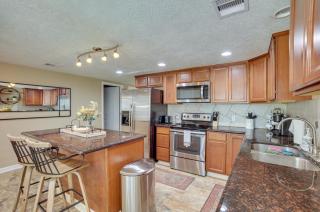 Pet-Friendly Conroe Hideaway with Porch and Fire Pit - The Woodlands - 2