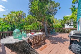 Palm Paradise - Pet Friendly Home on Siesta Key w/ Large Heated Private Pool & Outdoor Area! - 5