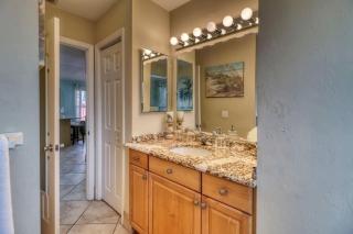 Aqua Blue! Close to the Beach! Large Heated Pool, Fenced in Yard, Pet Friendly! - Naples - 2