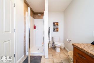 Chic 3BR Modern Home - Wi-Fi - Netflix - Sleeps 8! - 4