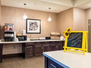 Flag Point Inn and Suites Pratt by FairBridge - Pratt - 6