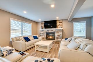 Family Home on Lake Newton with Deck and Fire Pit - Carbondale - 8