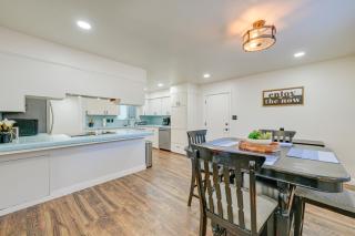 Visalia Vacation Rental with Yard 1 Mi to Downtown - Visalia - 5