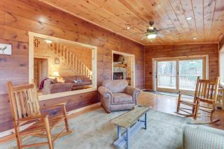 Blue Ridge Cabin with Hot Tub, 5 Mi to Downtown! - Blue Ridge - 4
