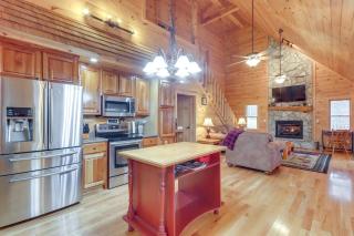 Blue Ridge Cabin with Hot Tub, 5 Mi to Downtown! - Blue Ridge - 1
