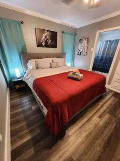 Blue Shark *G15* @ Montrose Private 1BR King Apartment - Houston - 8